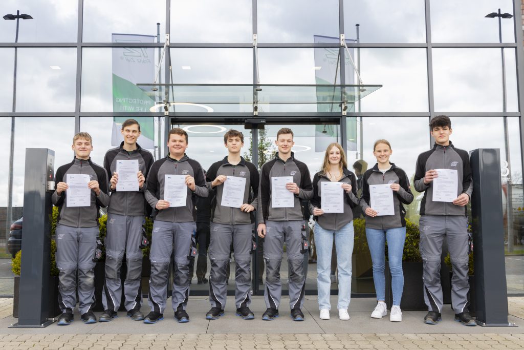 Die Ausbildungsbotschafter bei Franz Ziel GmbH, ausgezeichnet von der HWK Münster